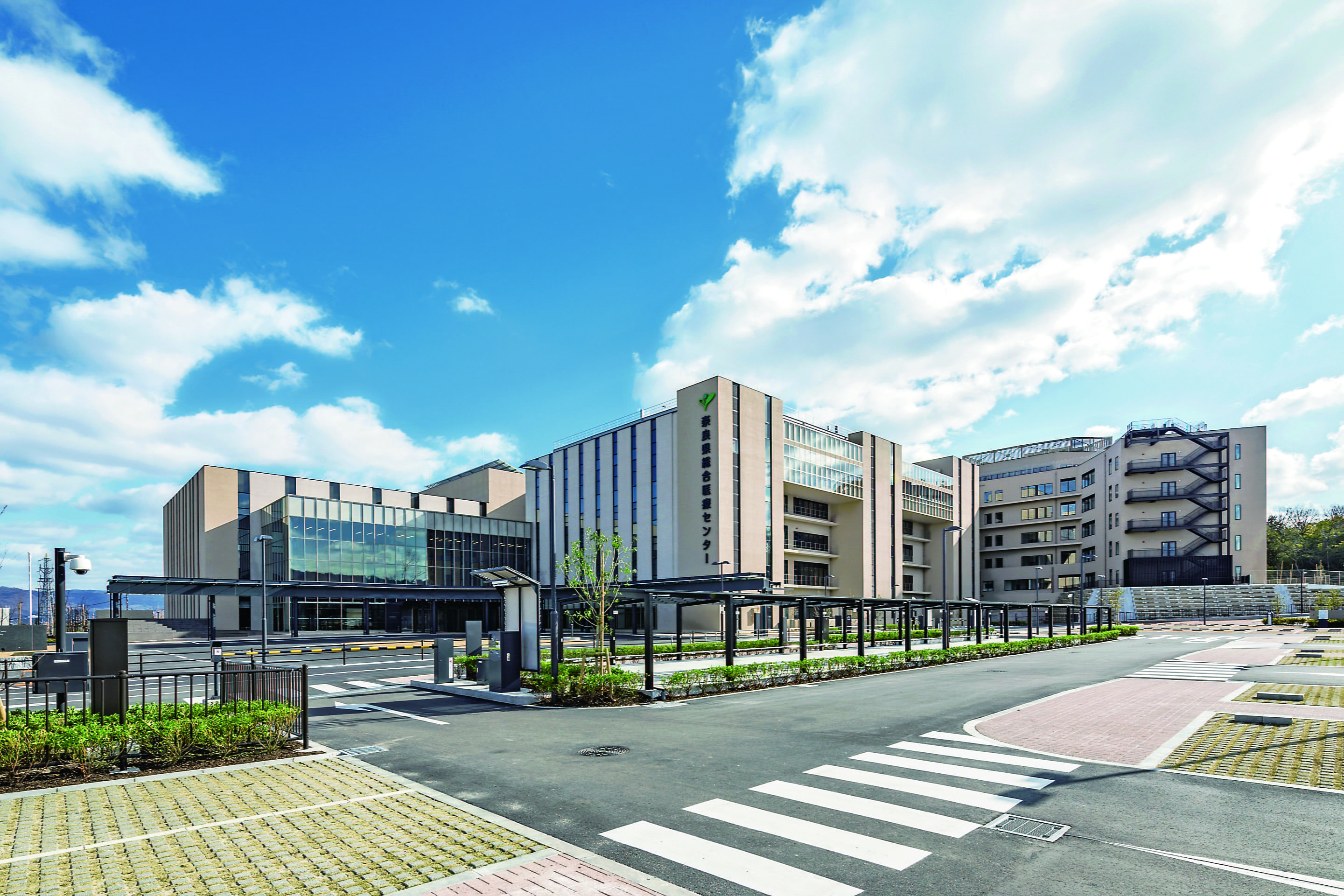 奈良県総合医療センターの外観写真